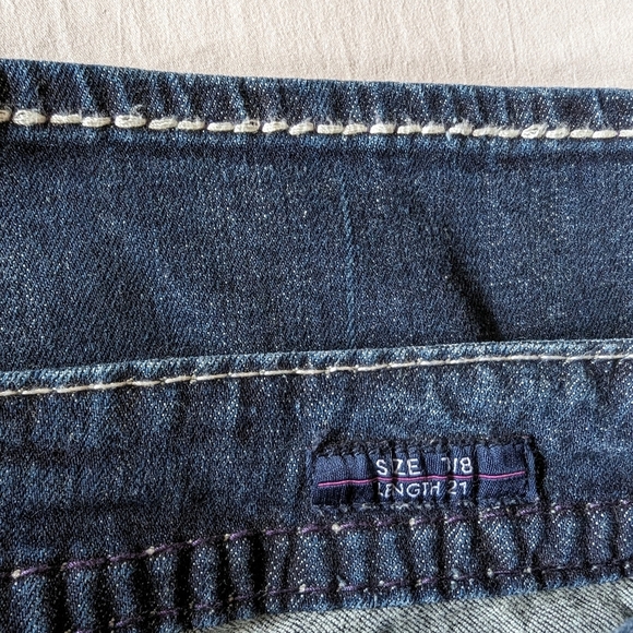 Vigoss Dark Wash The Dublin Capri Embellished Rear Pocket Size 7/8 21" Length - Picture 5 of 10